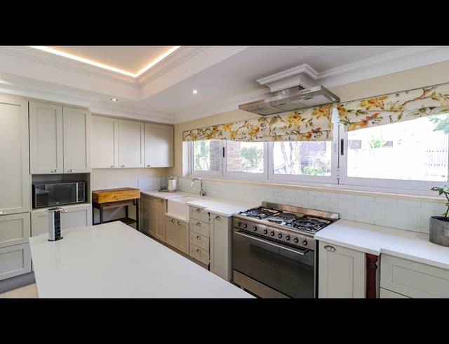 5 BEDROOM HOUSE FOR SALE IN BRYANSTON